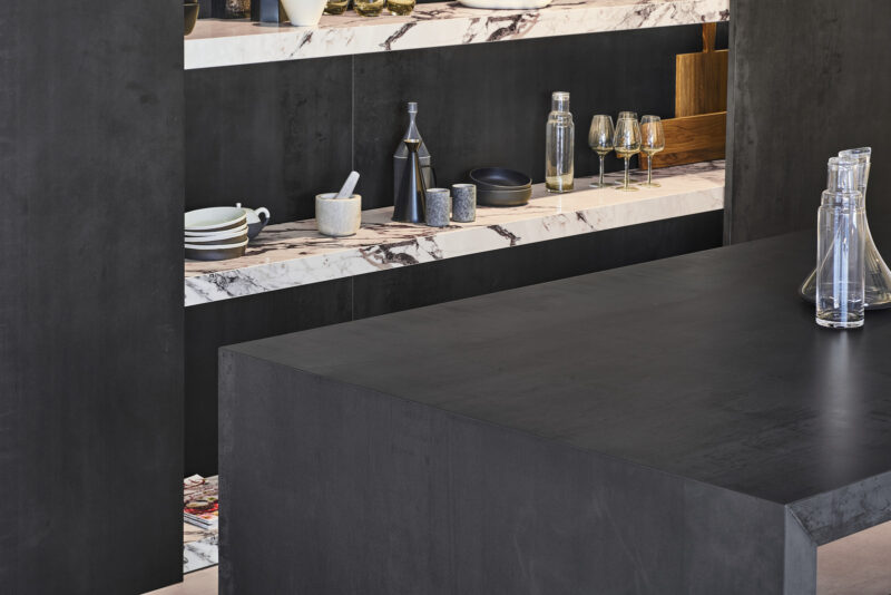 https://www.marazzi-top.cz/wp-content/uploads/2024/10/Marazzi_Grande_Metal_Look_007_Iron_Dark_007.jpg